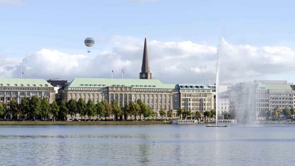 El emblemático lago artificial Alster de Hamburgo