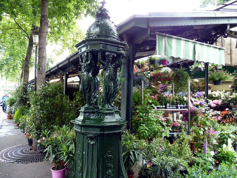 Elisabeth II Flower Market. The tourist streets of Paris.