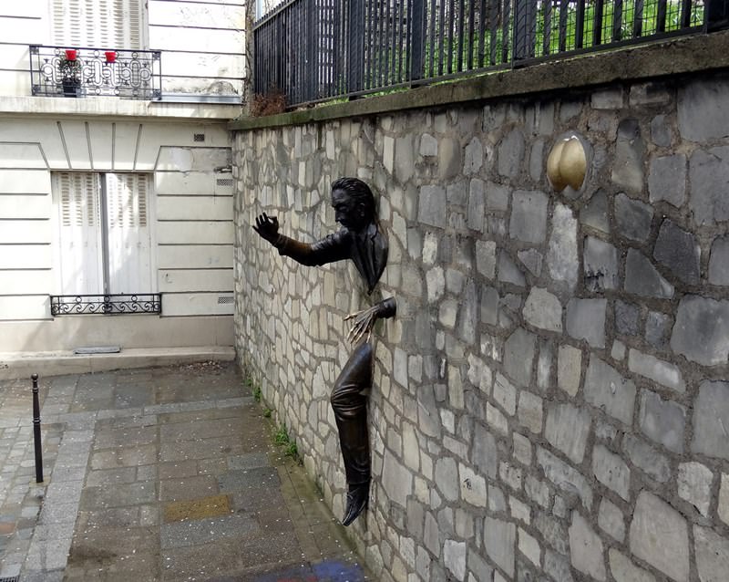 A work of art by Marseilla Em. Tourist streets of Paris