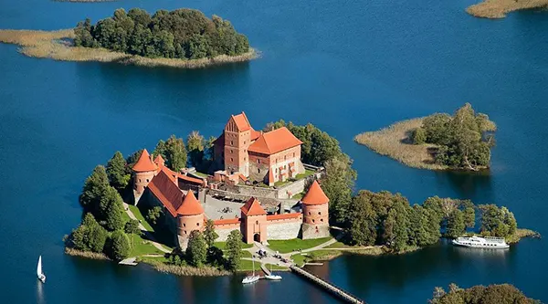 Lake Galvė castle